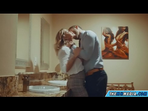 ❤️ Lè yon blond bèl sedui ou nan yon twalèt piblik ❤❌ Ponografi anal nan ht.hentai-for.ru ❌